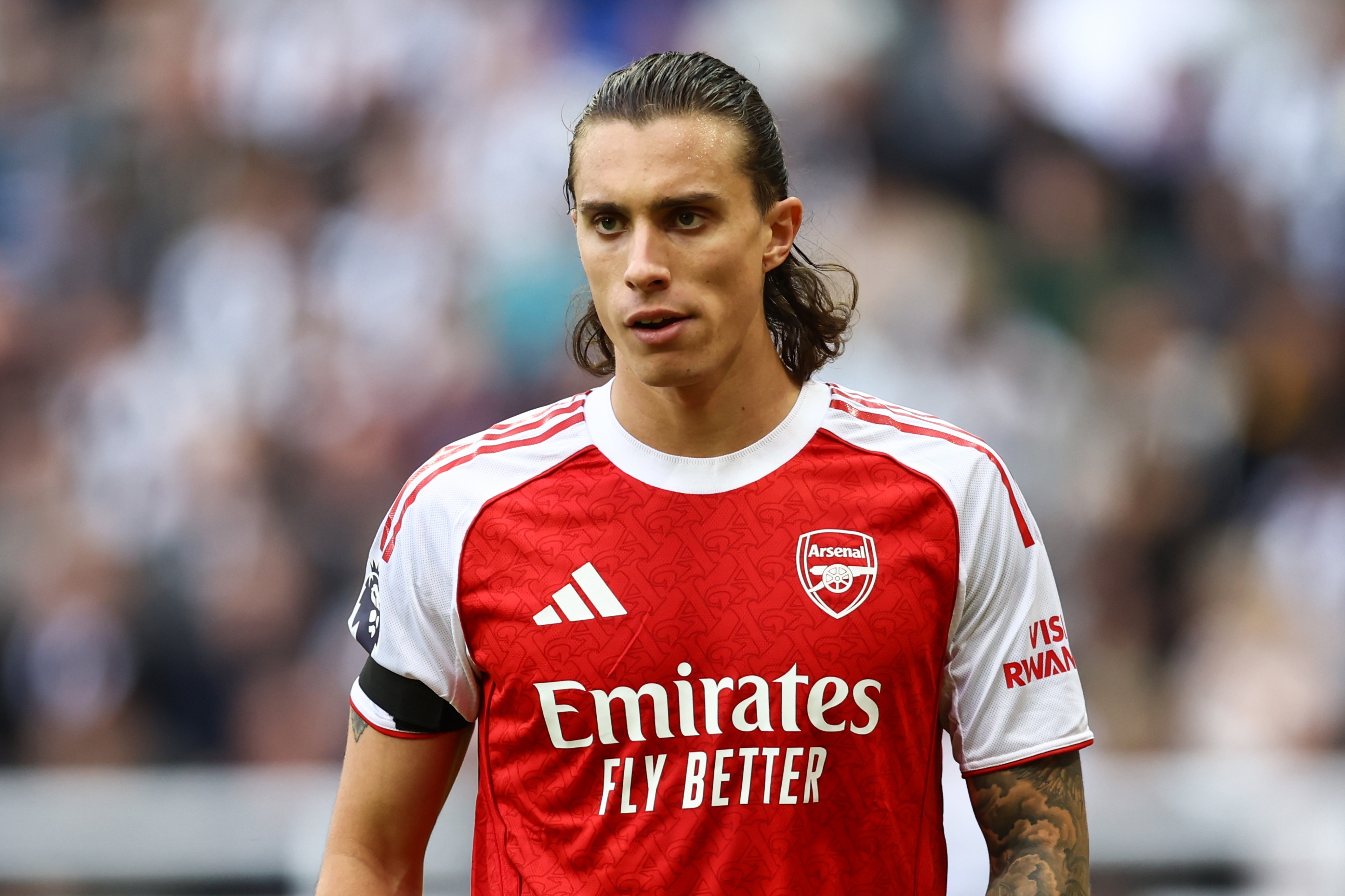 开云平台-英媒：萨利巴、梅里诺等4人缺席周二训练，卡拉菲奥里参加训练